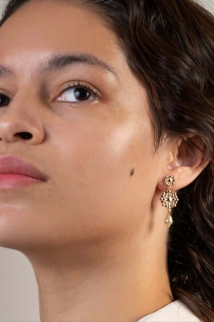 BOUCLES D OREILLES ROSACE FLOCONS ET KEISHIS - PLAQUE OR