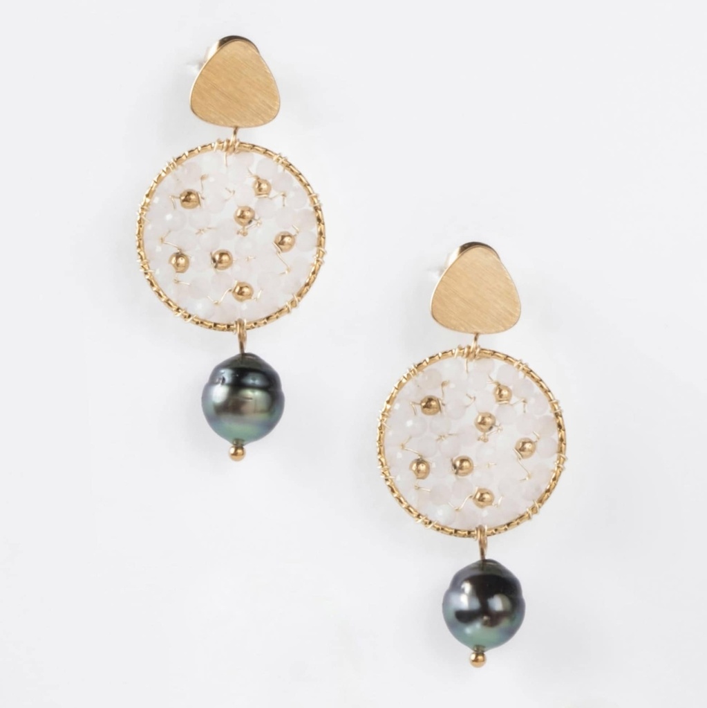 BOUCLES D OREILLES BLANCHES ET PERLE - ACIER DORE
