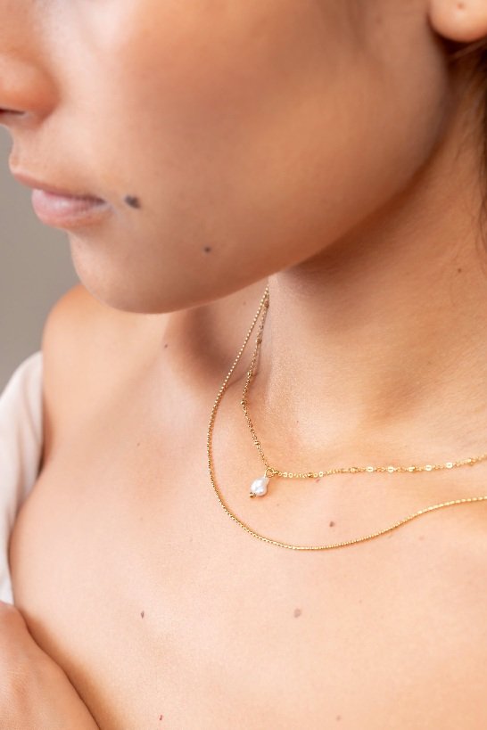 COLLIER DOUBLE CHAINES FINES ET 1 KEISHI - ACIER DORE