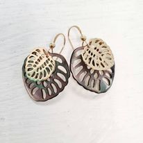 [BOGF2AP] Boucles d'oreilles Double APE - acier doré et nacre